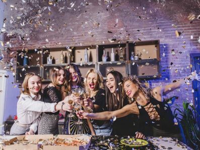 Come organizzare una festa a tema indimenticabile: idee e suggerimenti