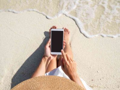 10 Gadget tecnologici essenziali per le vacanze estive